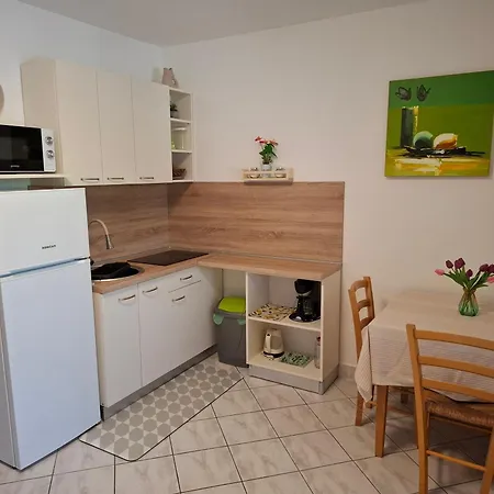 3 Palms Apartment