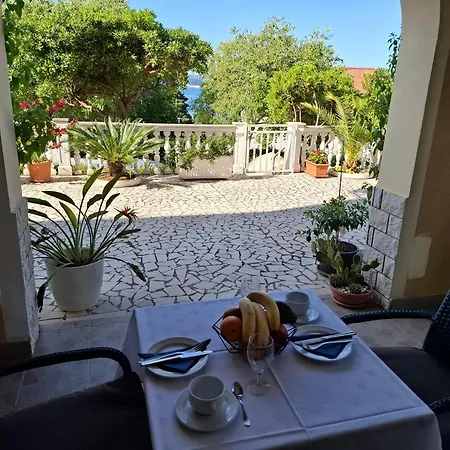 3 Palms تْسْغيكفانِتْسا